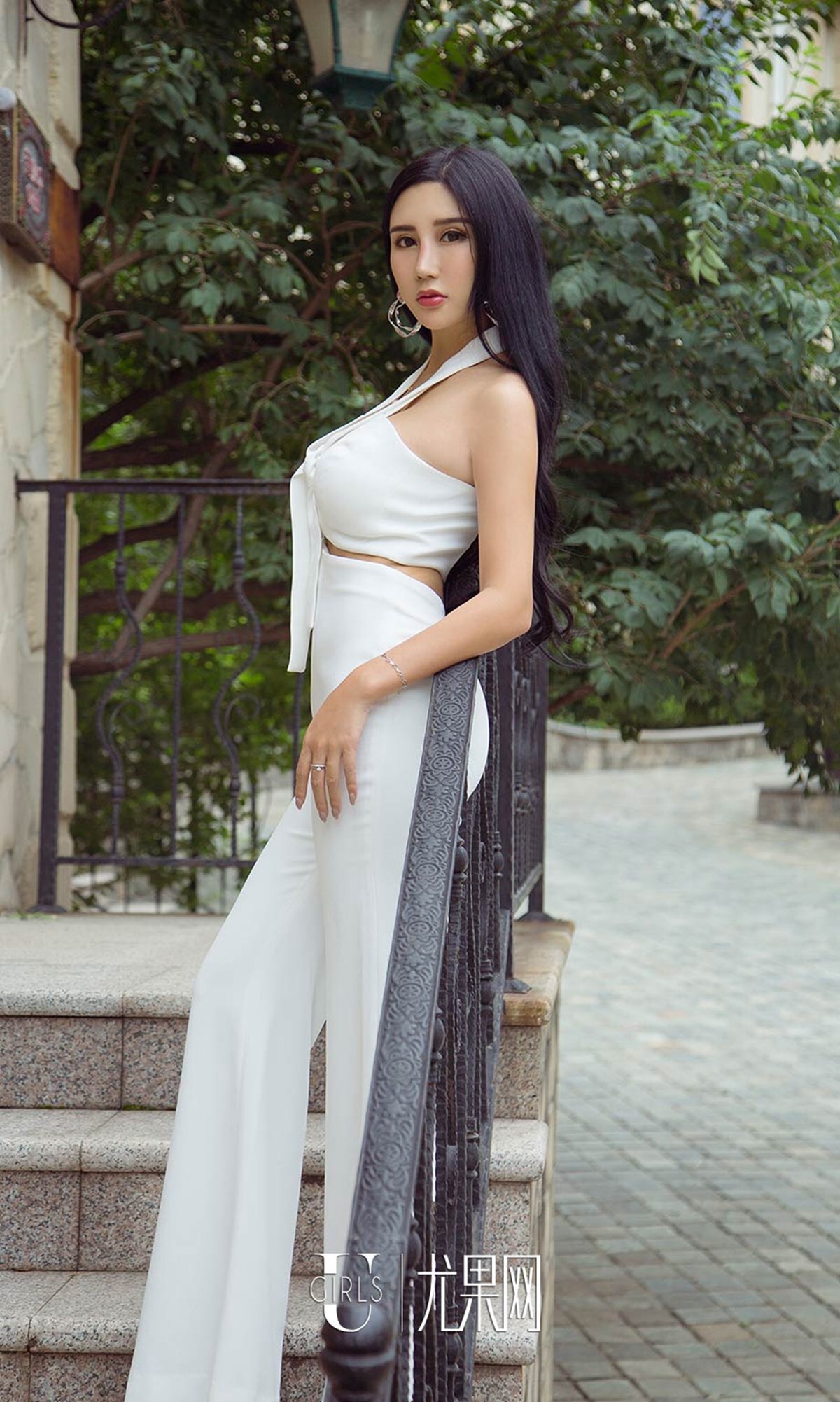 [爱尤物]2018APP NO.1208 艾霓莎一花路放